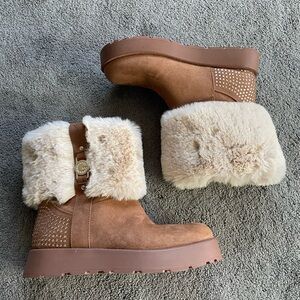 NWOT Guess Brown Creme Faux Fur Rhinestone Low Boots Size 8, 10